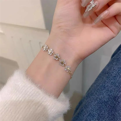 New Fashion Zircon Flower Adjustable Bracelet for Women Elegant Love Heart Butterfly Round Shiny Wedding Bracelet Jewelry Gift